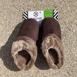 NWT Isotoner Women's Slippers Size XL (9.5 - 10)